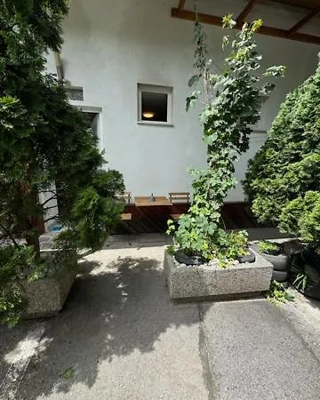 Appartement Cozy Flat Near Tivoli Park With Free Parking à Ljubljana Extérieur photo